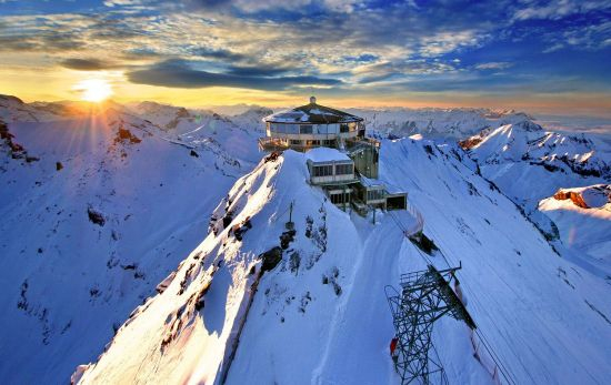 Una espectacular puesta de sol vista desde una estación de esquí / PIXABAY Una espectacular puesta de sol vista desde una estación de esquí / PIXABAY