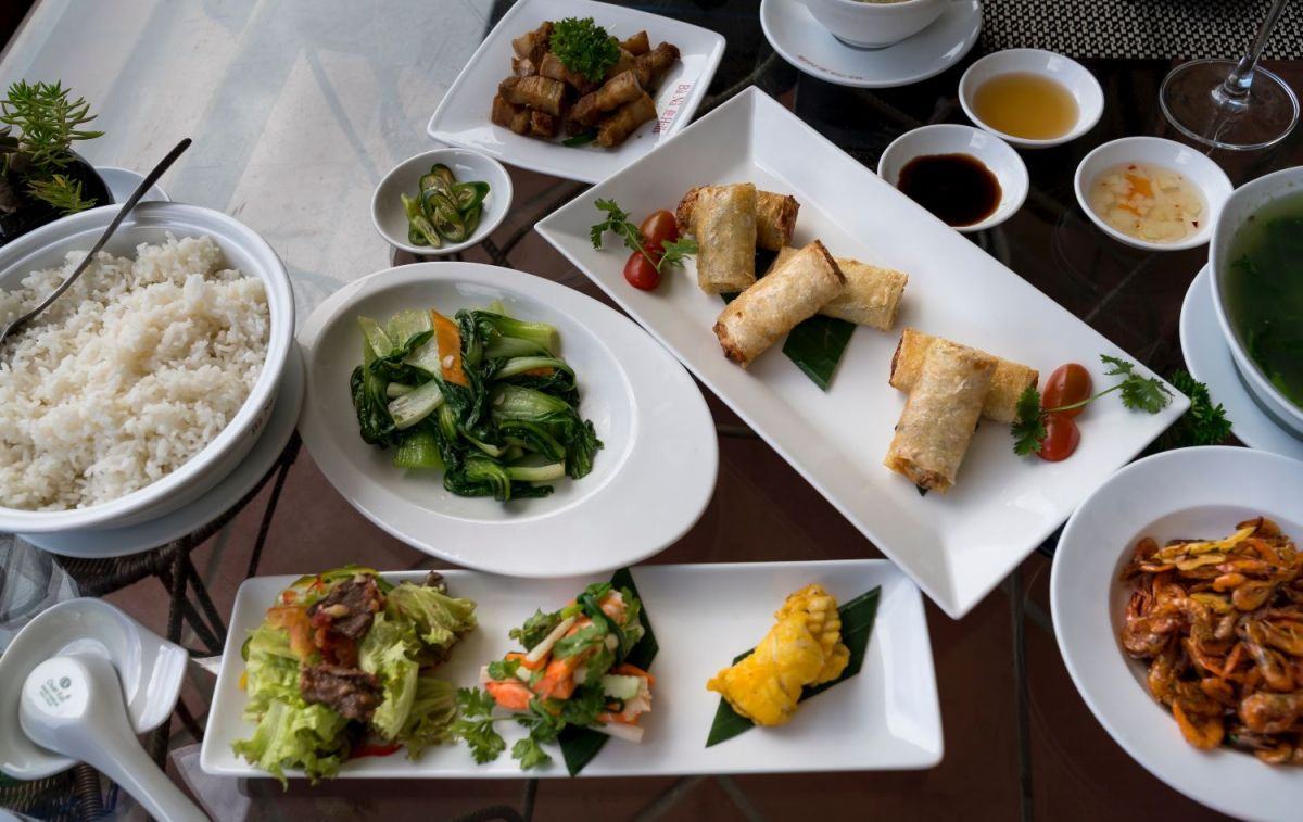 Varios platos en un restaurante chino / PEXELS