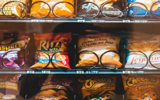 Los productos de una máquina expendedora / PEXELS