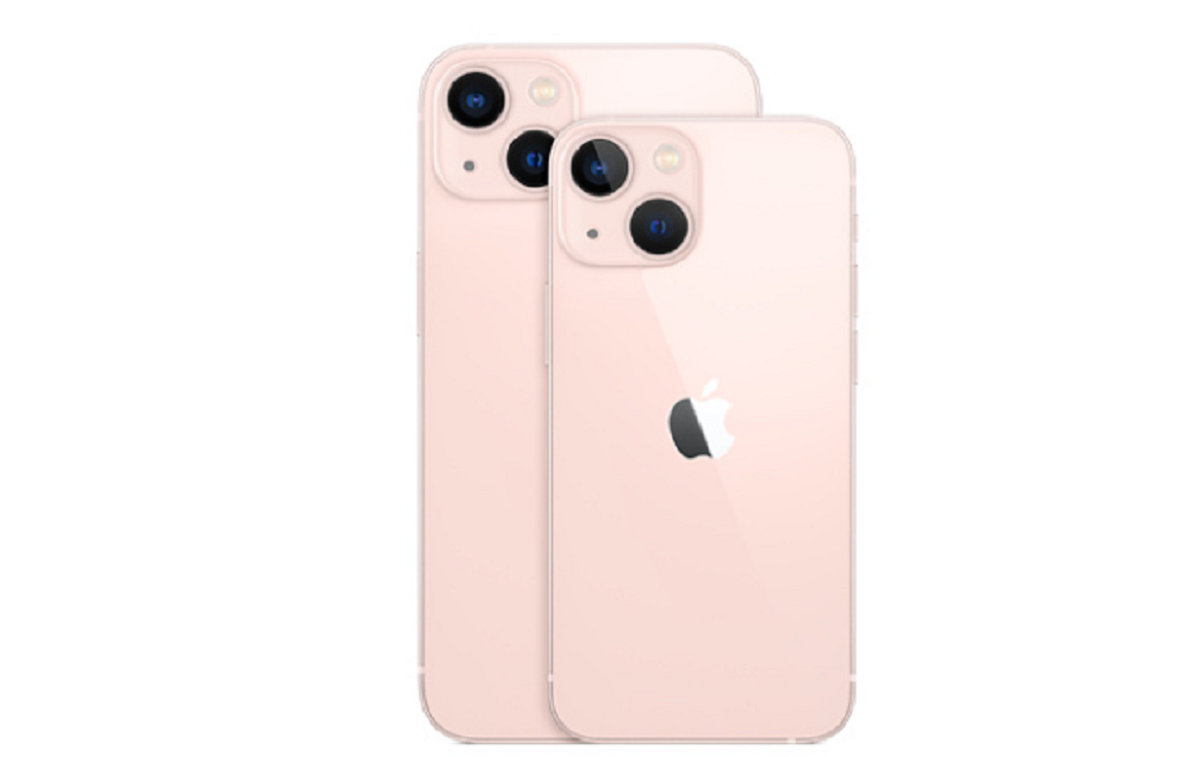 Modelos de iPhone 13 en rosa en la página web oficial de Apple 