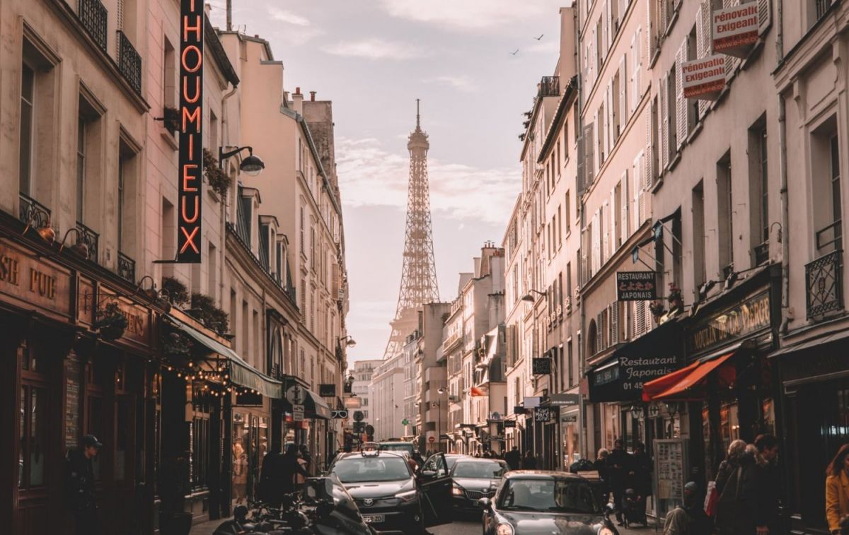 Una calle de París, la ciudad más romántica del mundo según Waynabox / UNSPLASH