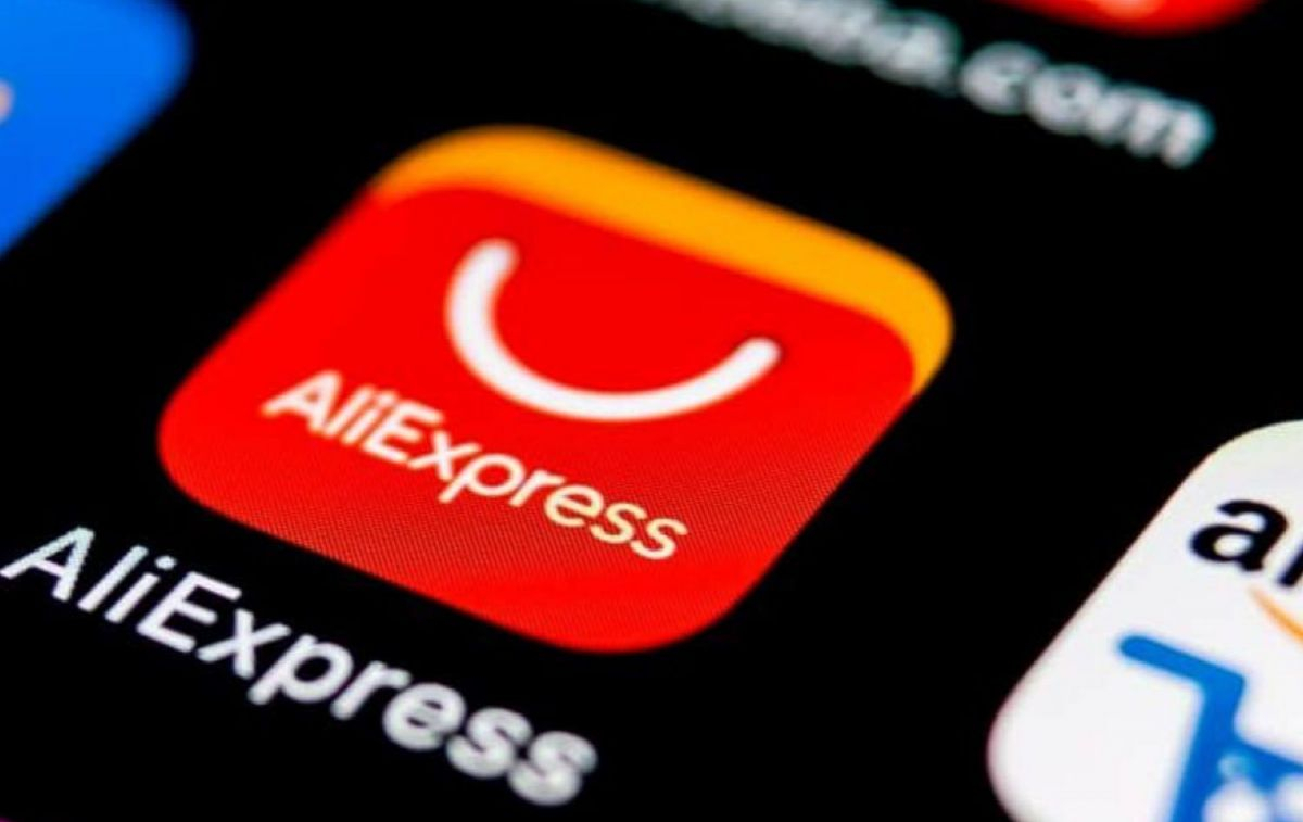 Un móvil con la aplicación de AliExpress / PEXELS