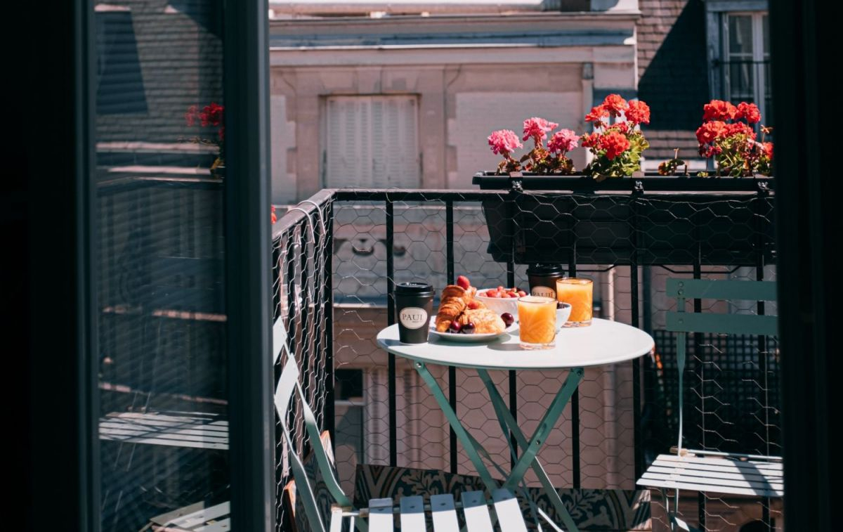 Un desayuno en una terraza / PEXELS