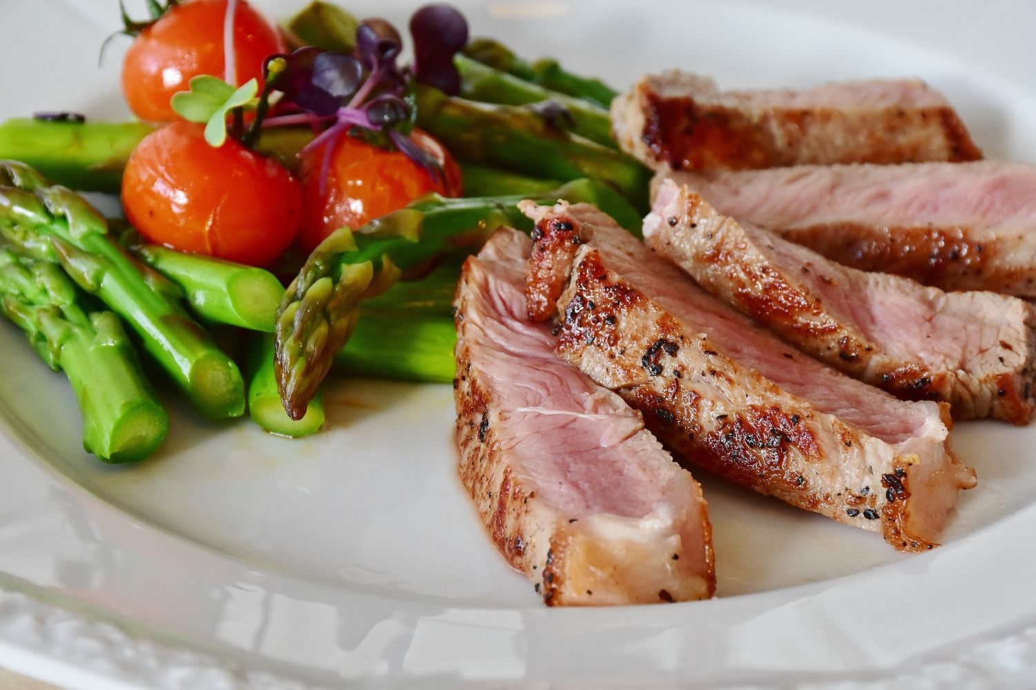 Un plato con carne y verdura / PEXELS Un plato con carne y verdura / PEXELS
