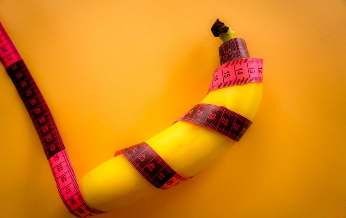 Un plátano con una cinta de medir / PEXELS