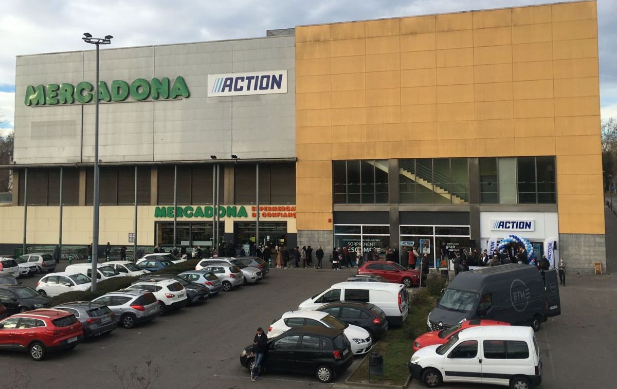 La tienda Action junto a un supermercado Mercadona en Gerona / CG