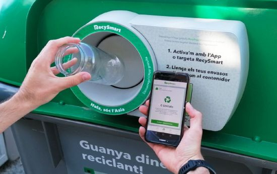 Un contenedor equipado con el nuevo dispositivo Recysmart / MI EMPRESA ES NOTICIA Un contenedor equipado con el nuevo dispositivo Recysmart / MI EMPRESA ES NOTICIA