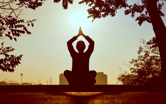 Una persona durante su meditación / PEXELS