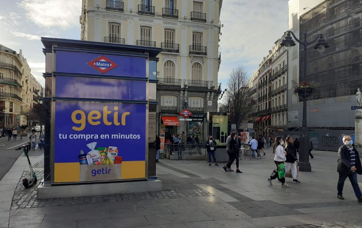 Publicidad de la empresa de 'delivery' Getir, la competencia de Glovo, en Madrid / CG