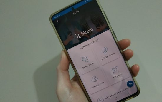 App de Bizum en el teléfono móvil de una usuaria / CG App de Bizum en el teléfono móvil de una usuaria / CG