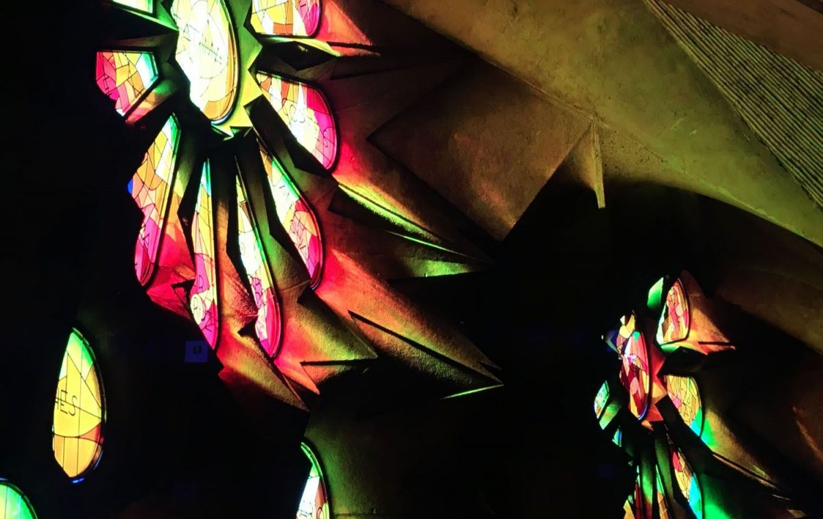 Imagen de las vidrieras a través del vídeo de Samsung en la Sagrada Familia / CG