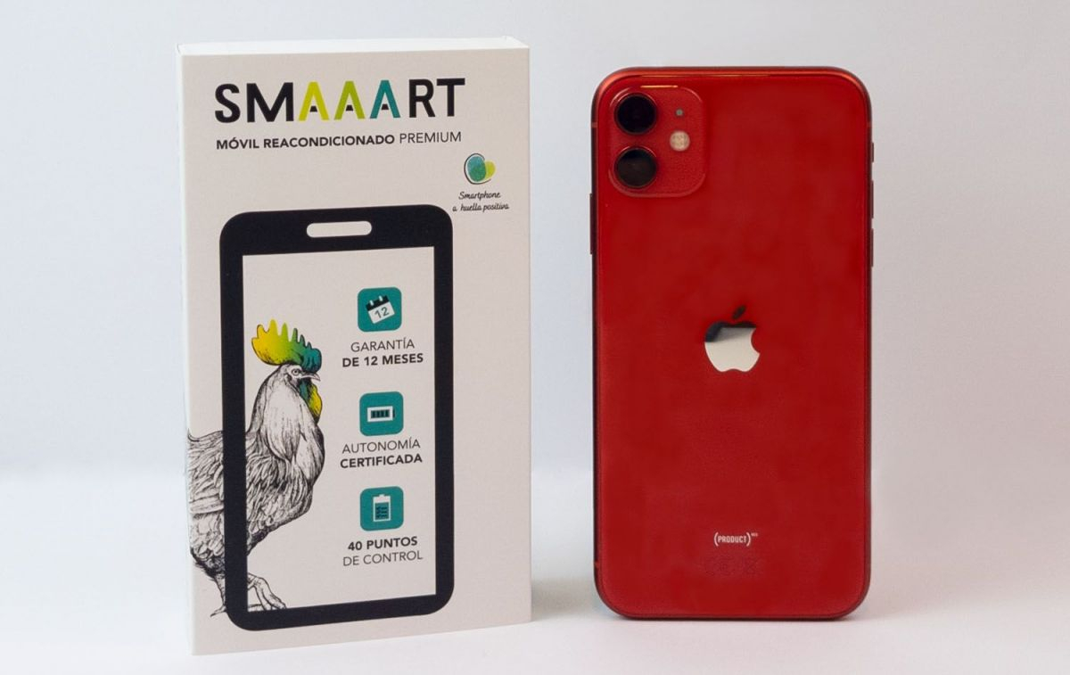 Un iPhone 11 rojo / SMAAART